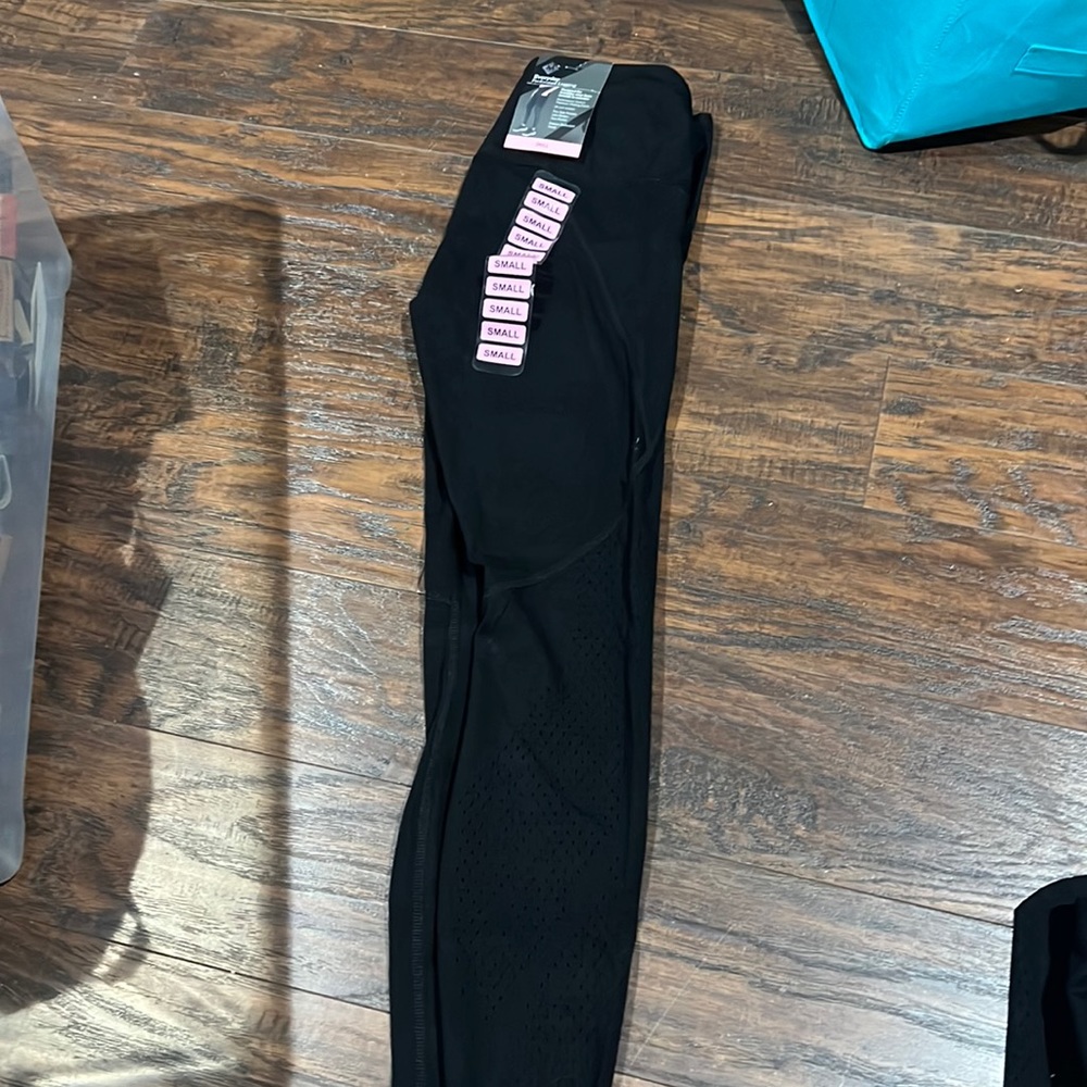 Members mark  leggings, with pockets design at the bottom new